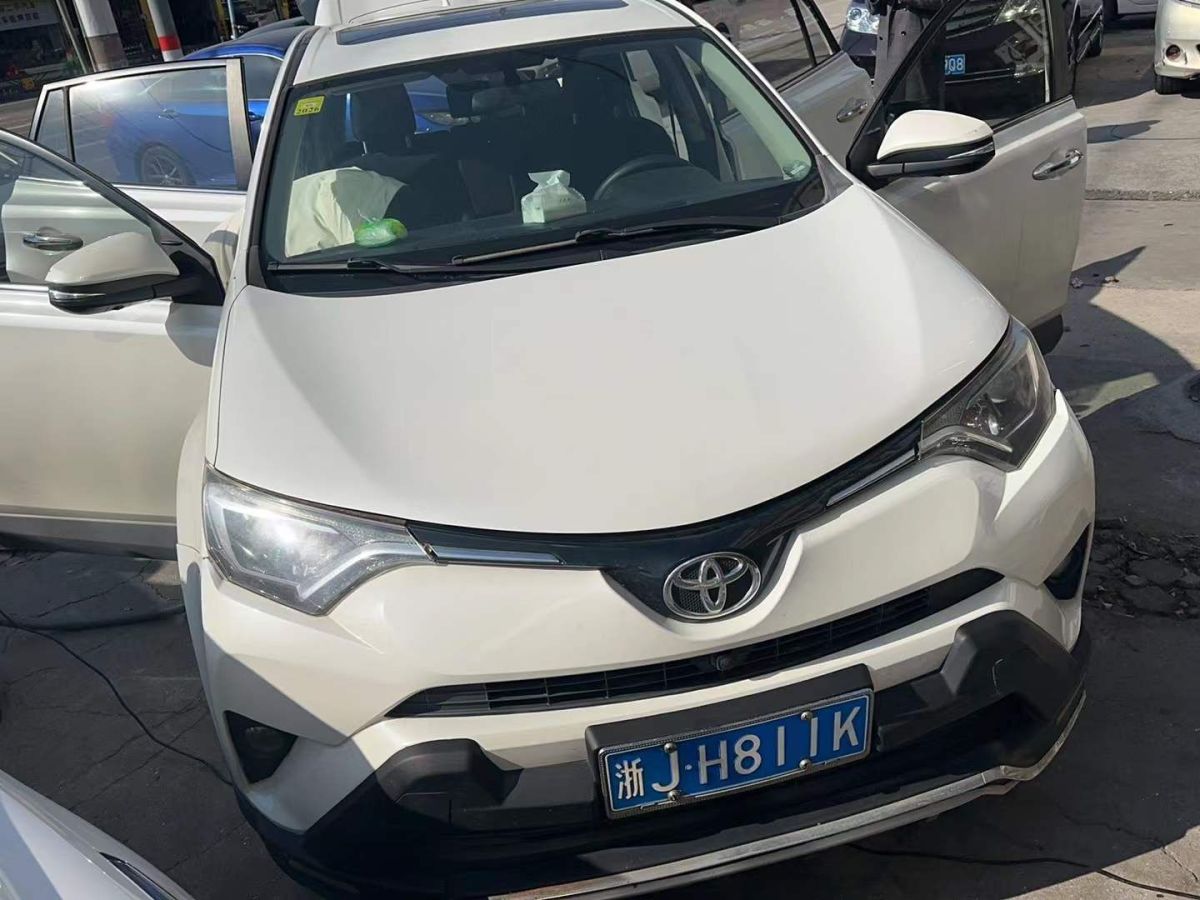 豐田 RAV4榮放  2018款 2.0L CVT兩驅(qū)風(fēng)尚X版圖片