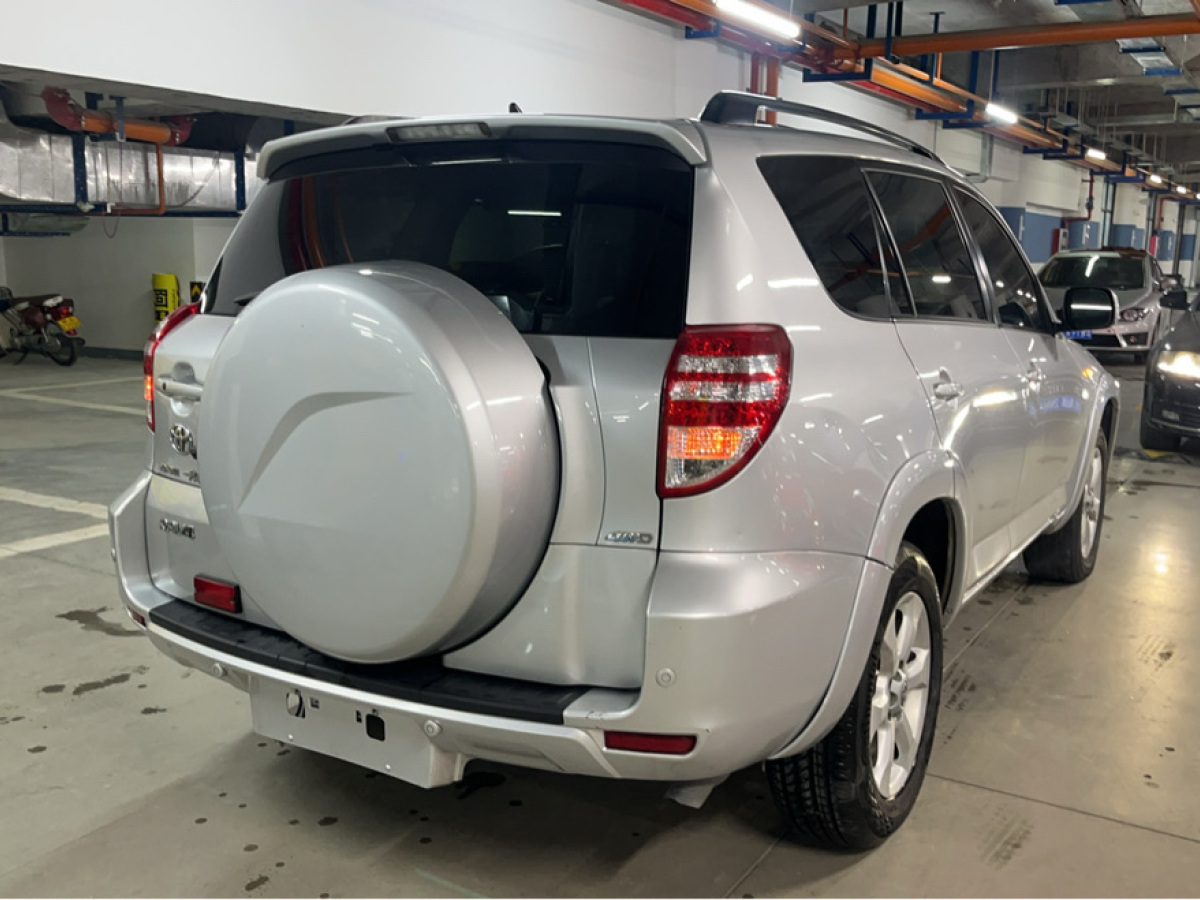 豐田 RAV4榮放  2011款 2.4L 自動(dòng)四驅(qū)至臻導(dǎo)航版圖片