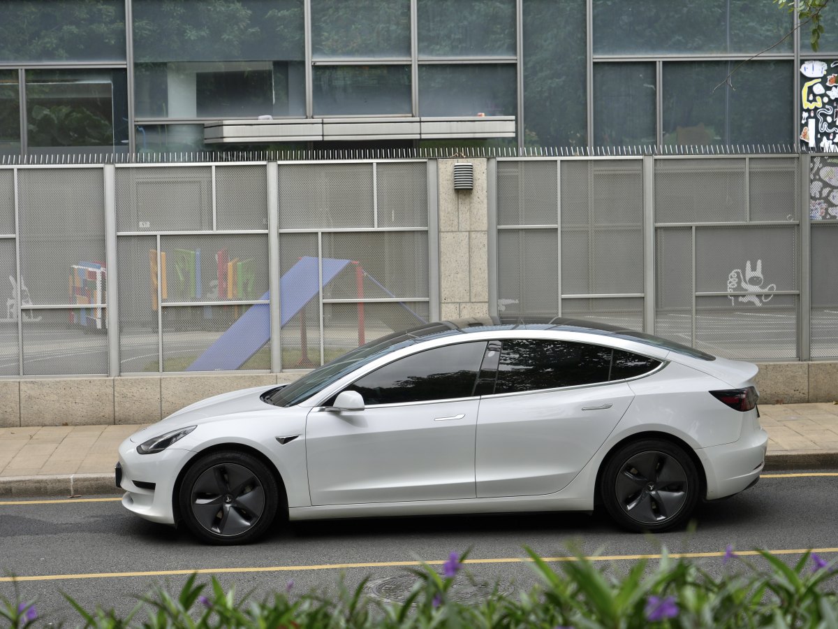 特斯拉 Model 3  2020款 改款 標準續(xù)航后驅升級版圖片