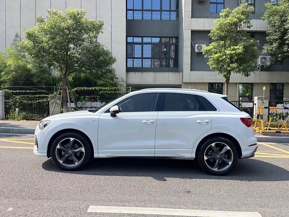 奧迪 奧迪Q3  2020款 35 TFSI 時(shí)尚動(dòng)感型圖片