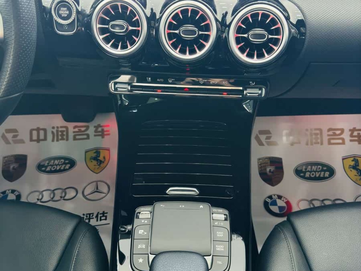 奔馳 奔馳A級  2022款 改款二 A 200 L 運動轎車時尚型圖片