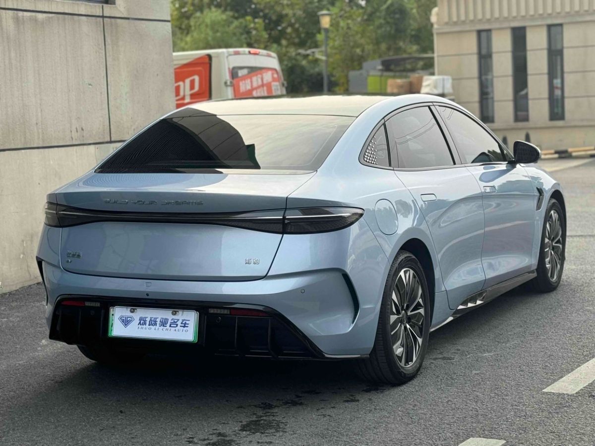 比亞迪 海豹  2022款 550km 標(biāo)準(zhǔn)續(xù)航后驅(qū)版尊貴型圖片