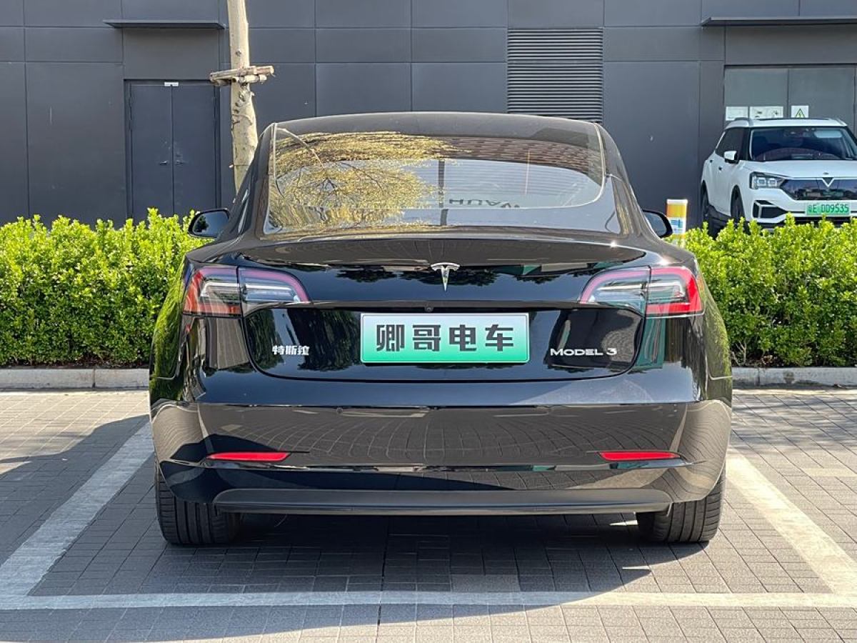 特斯拉 Model Y  2021款 改款 標(biāo)準(zhǔn)續(xù)航后驅(qū)升級版圖片