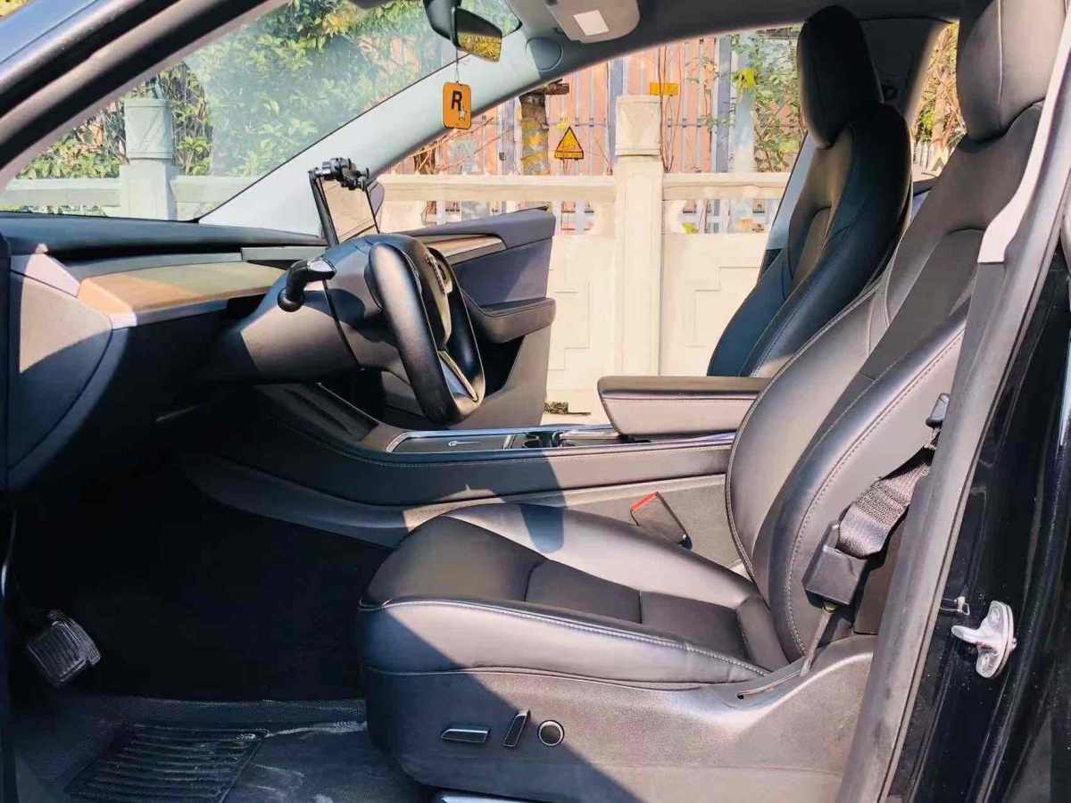 特斯拉 Model 3  2021款 改款 標(biāo)準(zhǔn)續(xù)航后驅(qū)升級(jí)版圖片