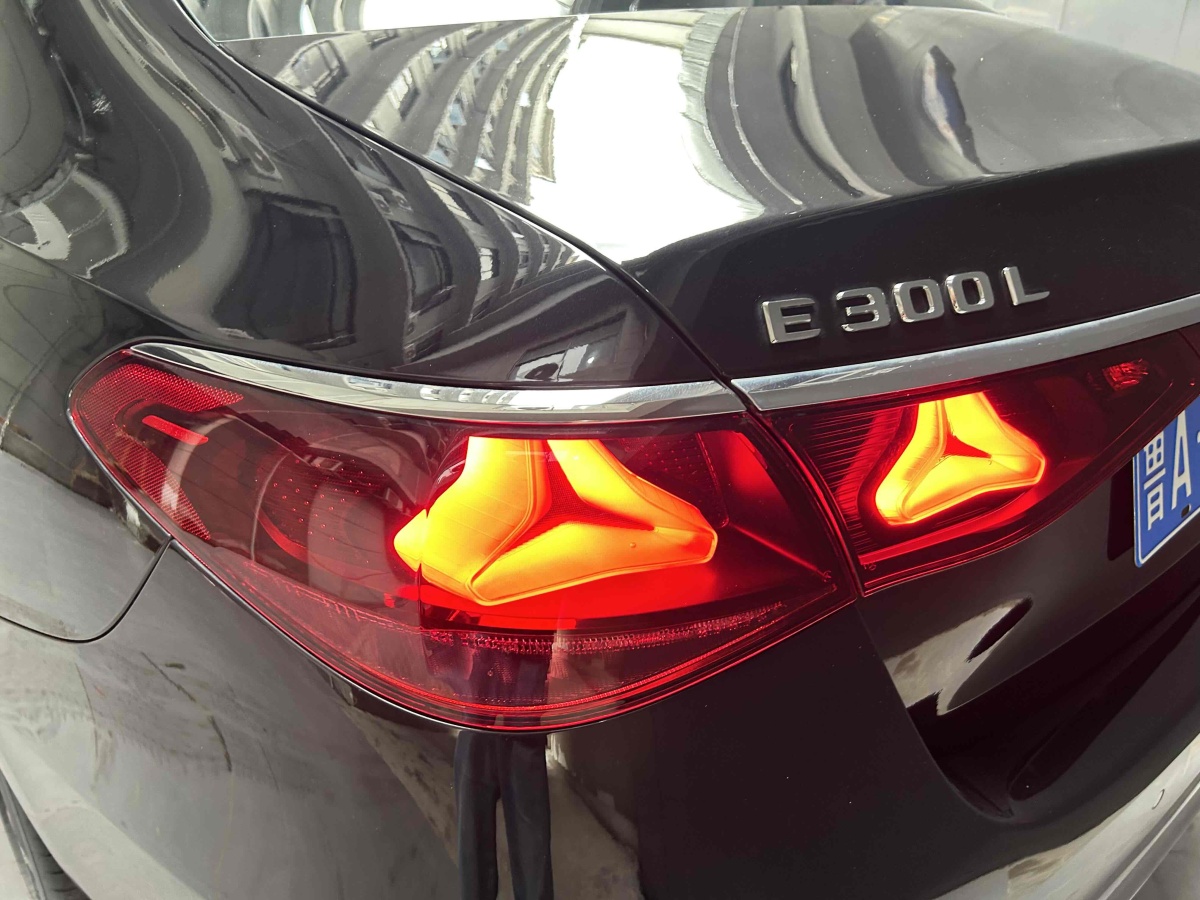 2025年3月奔馳 奔馳E級(jí)  2024款 E 300 L 豪華型