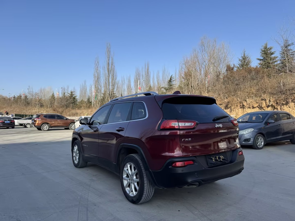 Jeep 自由光  2016款 2.4L 領(lǐng)先版圖片