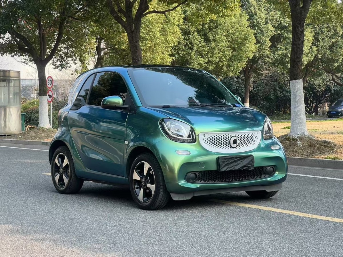 2018年11月smart fortwo  2018款 1.0L 52千瓦硬頂激情版