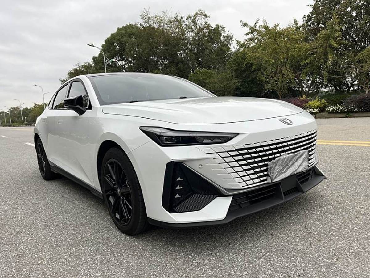 長(zhǎng)安 長(zhǎng)安UNI-V  2023款 1.5T 尊貴型圖片