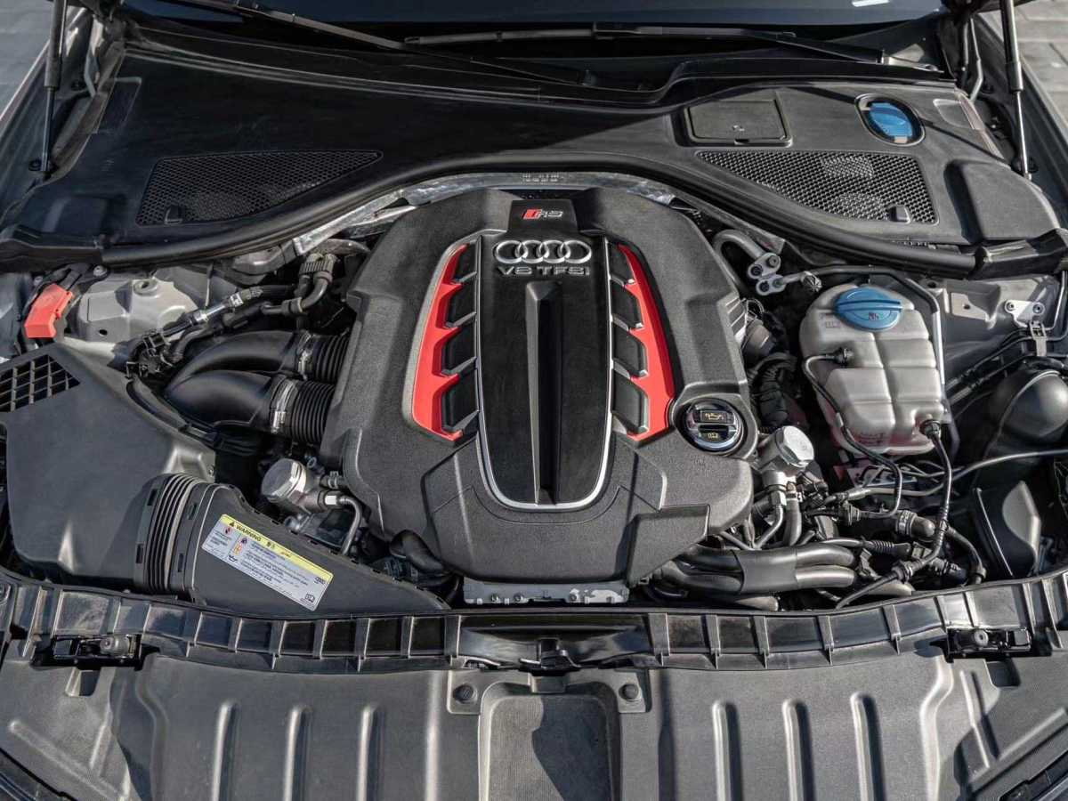 奥迪 奥迪RS 6  2018款 RS 6 4.0T Avant尊享运动限量版图片