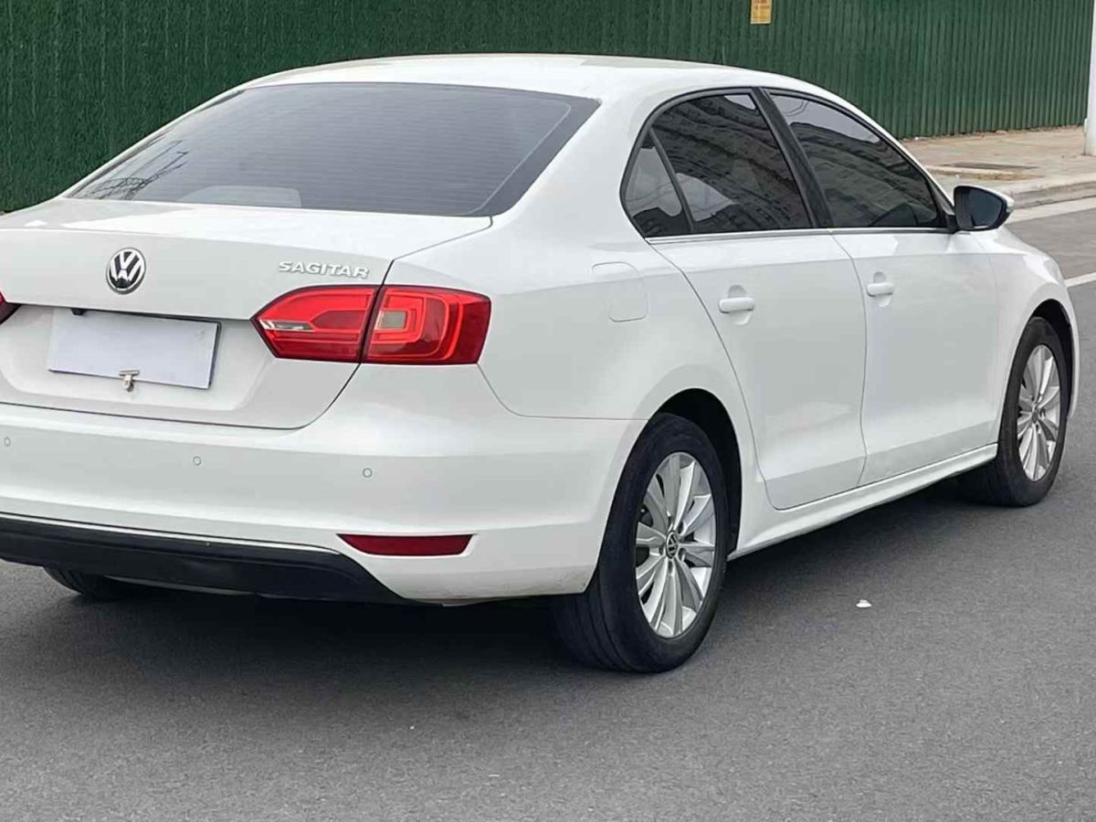 啟辰 R50  2015款 1.6L 北斗導(dǎo)航版圖片