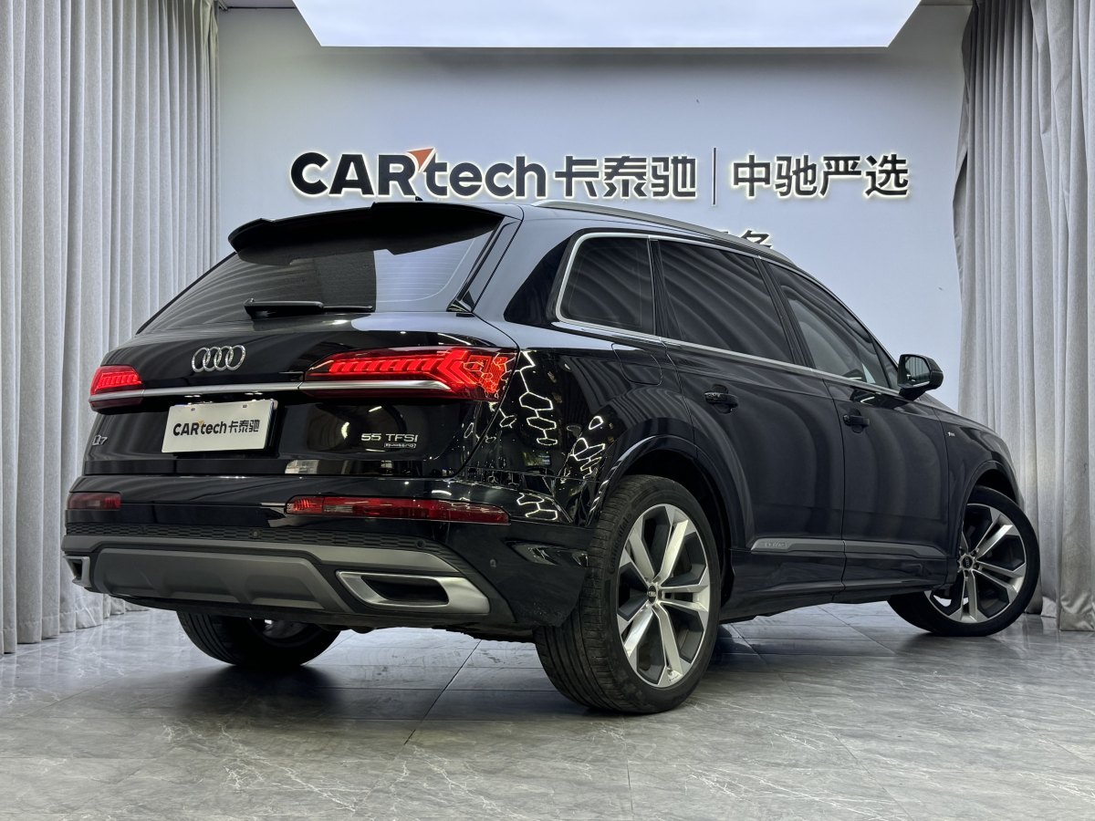 奧迪 奧迪Q7  2023款 55 TFSI quattro S line運(yùn)動(dòng)型圖片