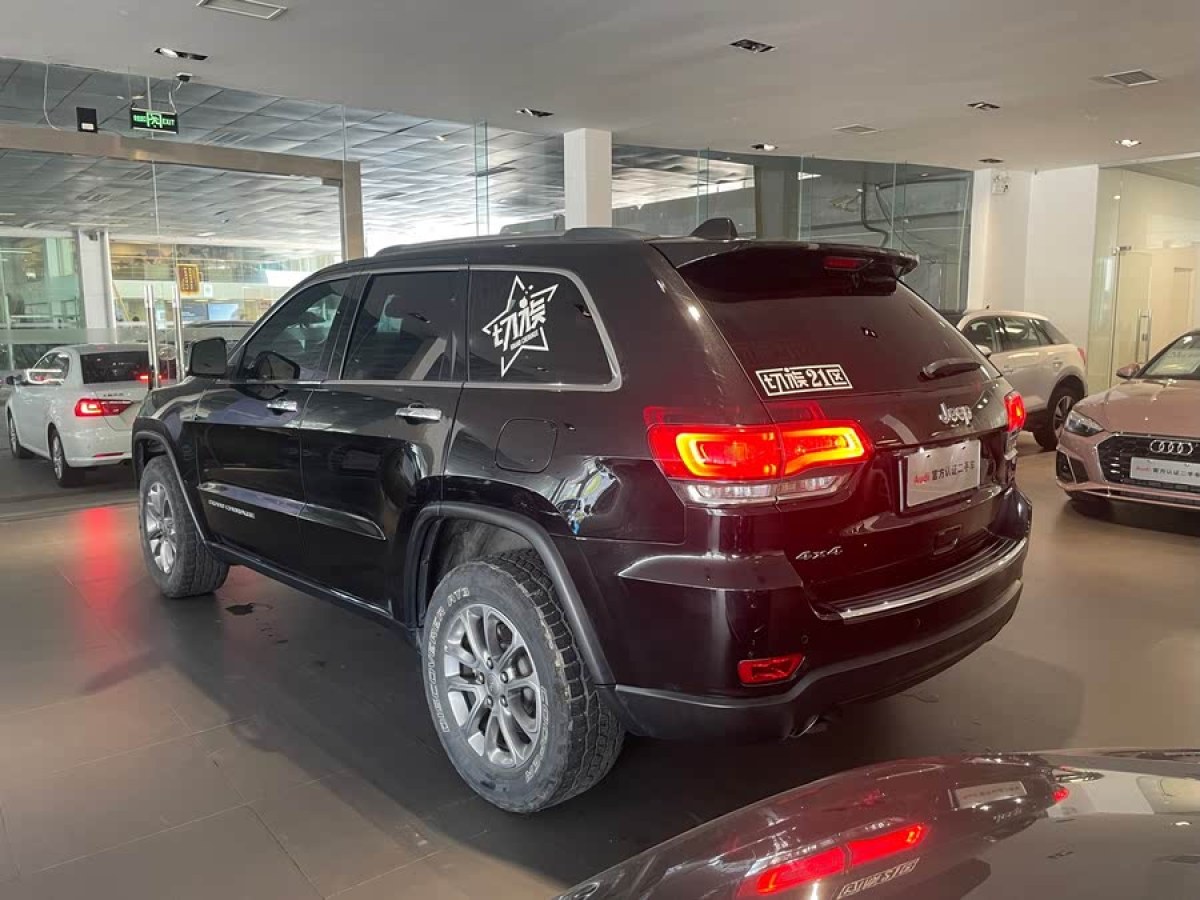 Jeep 大切諾基  2015款 3.0L 舒享導(dǎo)航版圖片