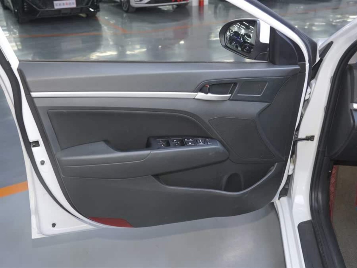 現(xiàn)代 領(lǐng)動(dòng)  2016款 1.6L 自動(dòng)智炫?精英型圖片