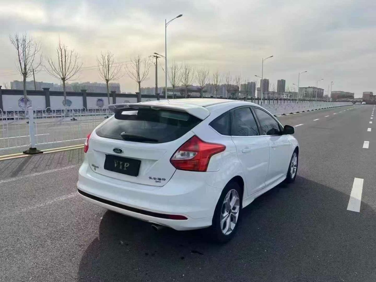 福特 ?？怂? 2013款 2.0T ST 標(biāo)準(zhǔn)版圖片