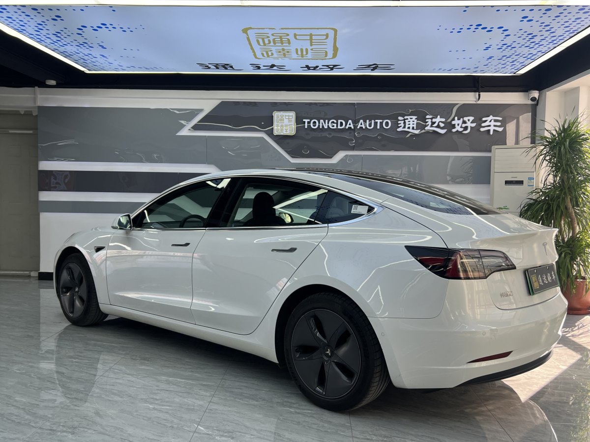 特斯拉 Model 3  2020款 改款 標(biāo)準(zhǔn)續(xù)航后驅(qū)升級版圖片