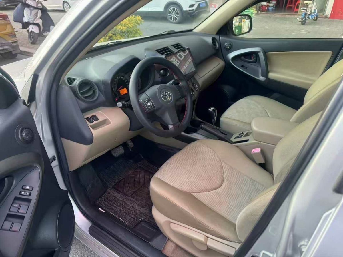 豐田 RAV4榮放  2012款 炫裝版 2.0L 手動四驅(qū)圖片