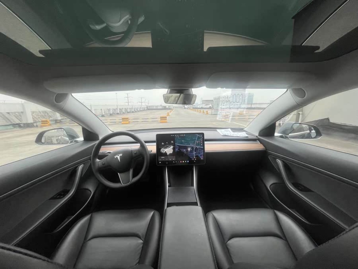 特斯拉 Model 3  2019款 標(biāo)準(zhǔn)續(xù)航后驅(qū)升級版圖片