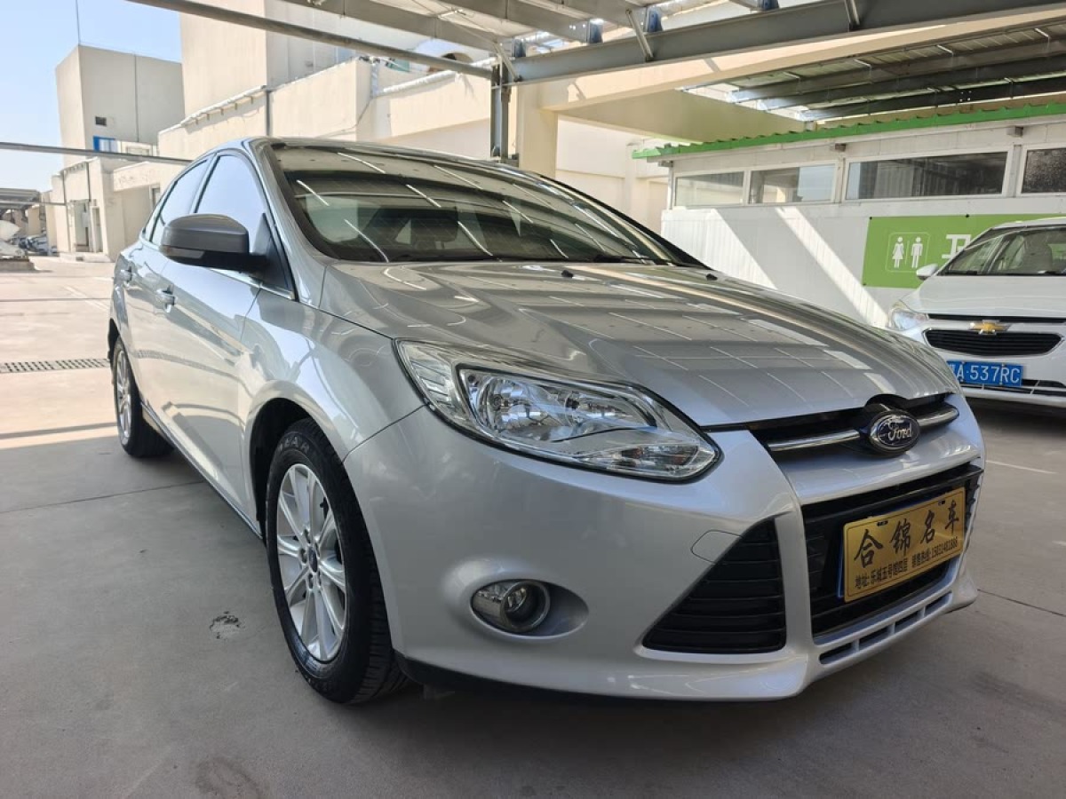 福特 ?？怂? 2012款 三廂 1.6L 自動尊貴型圖片