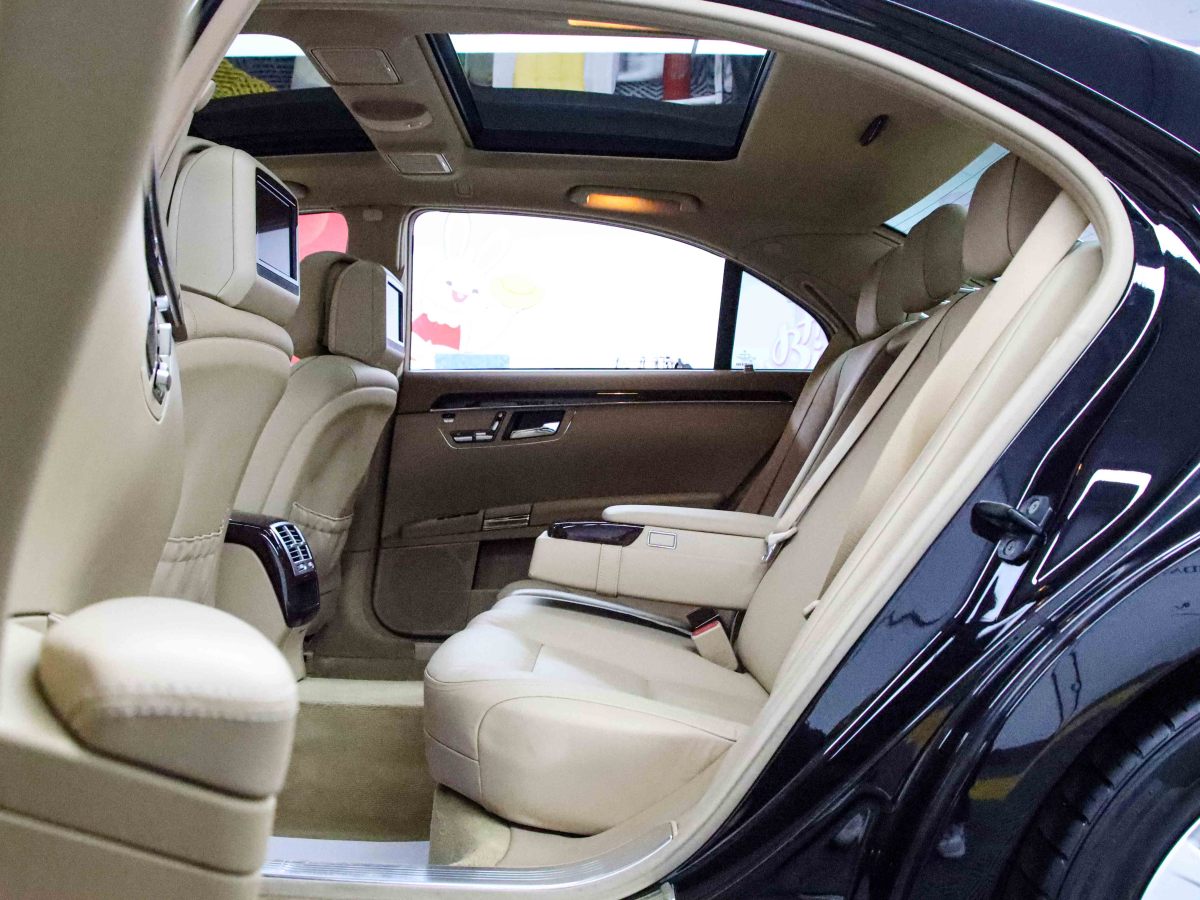 2013年9月奔驰 奔驰S级  2012款 S 300 L 商务型 Grand Edition