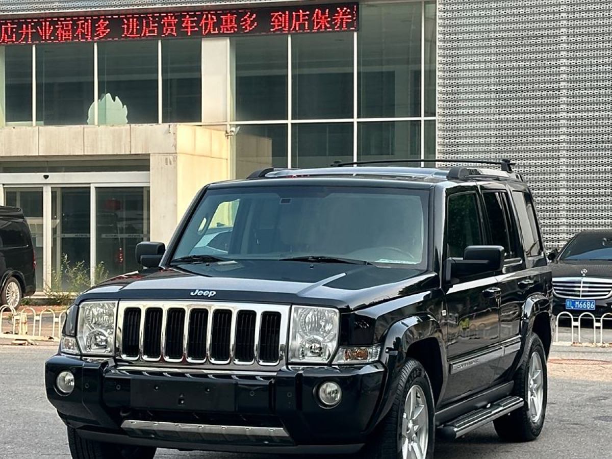 Jeep 指揮官經(jīng)典  2008款 5.7 HEMI圖片