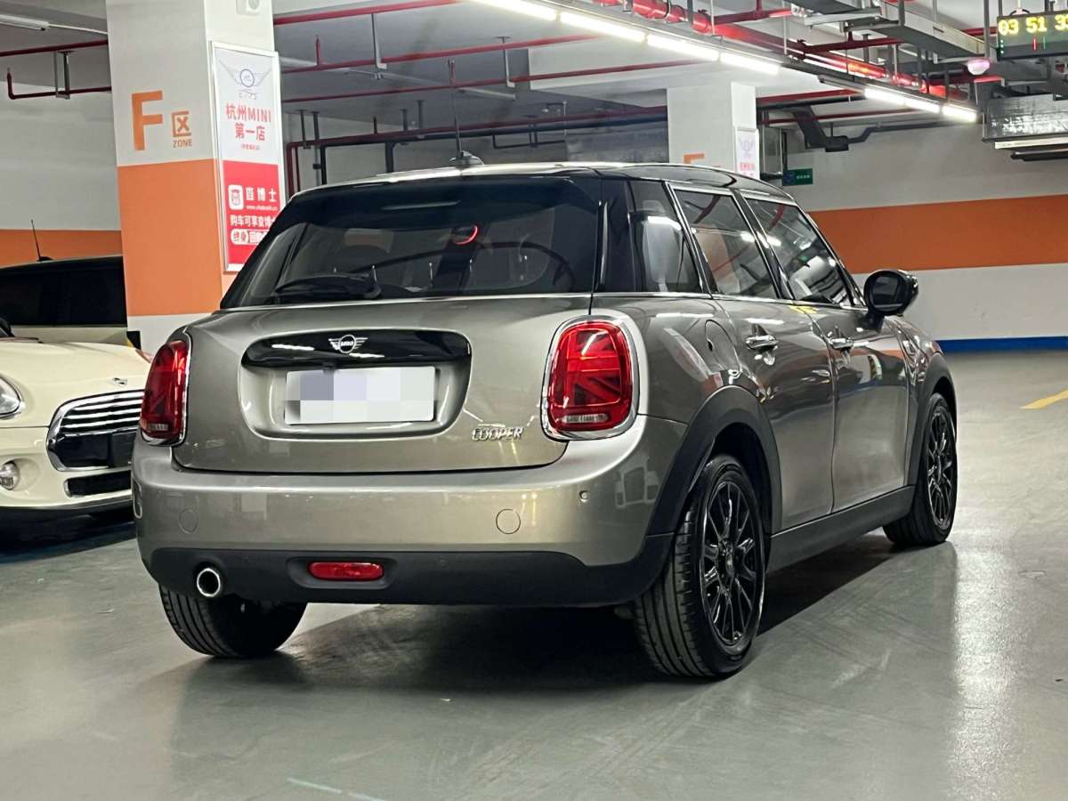 MINI MINI  2020款 1.5T COOPER 經(jīng)典派 五門絕色版圖片