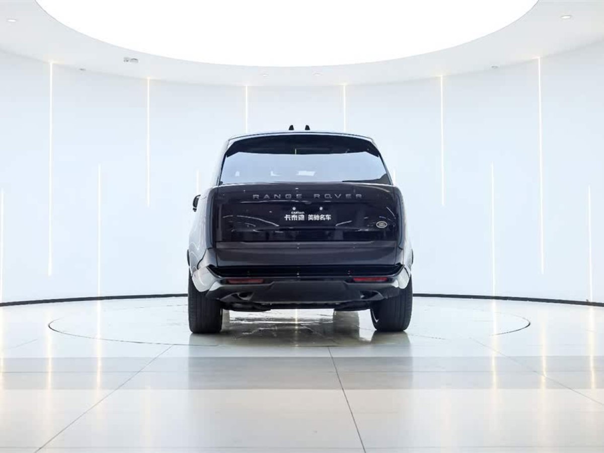 路虎 攬勝  2024款 3.0 L6 400PS 典范加長(zhǎng)版圖片