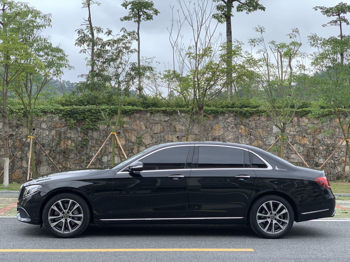 奔驰 奔驰E级  2019款 改款 E 300 L 豪华型图片