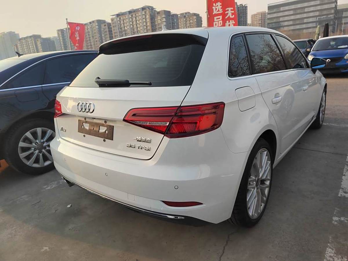 2018年8月奧迪 奧迪A3  2018款 30周年年型 Sportback 35 TFSI 風(fēng)尚型