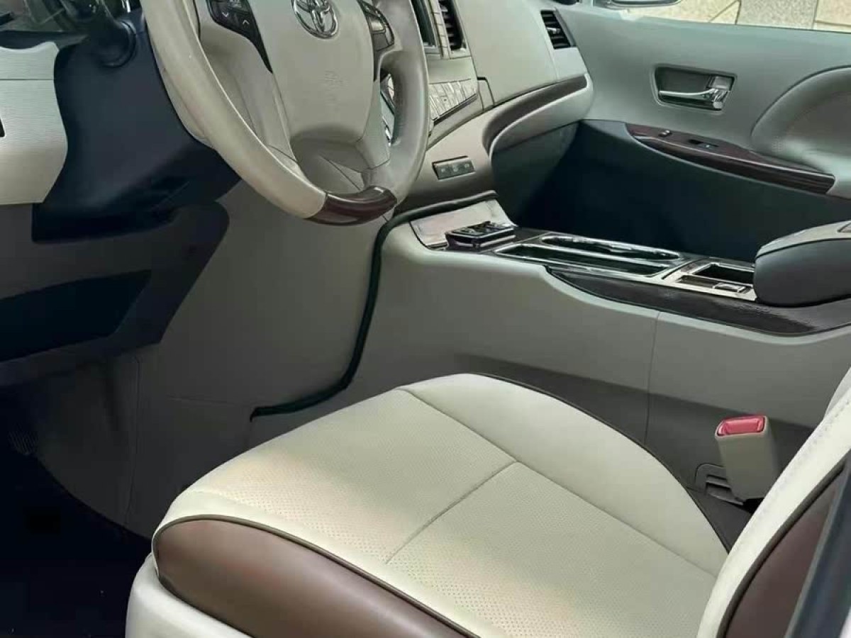 豐田 塞納  2015款 3.5L 四驅(qū)L圖片