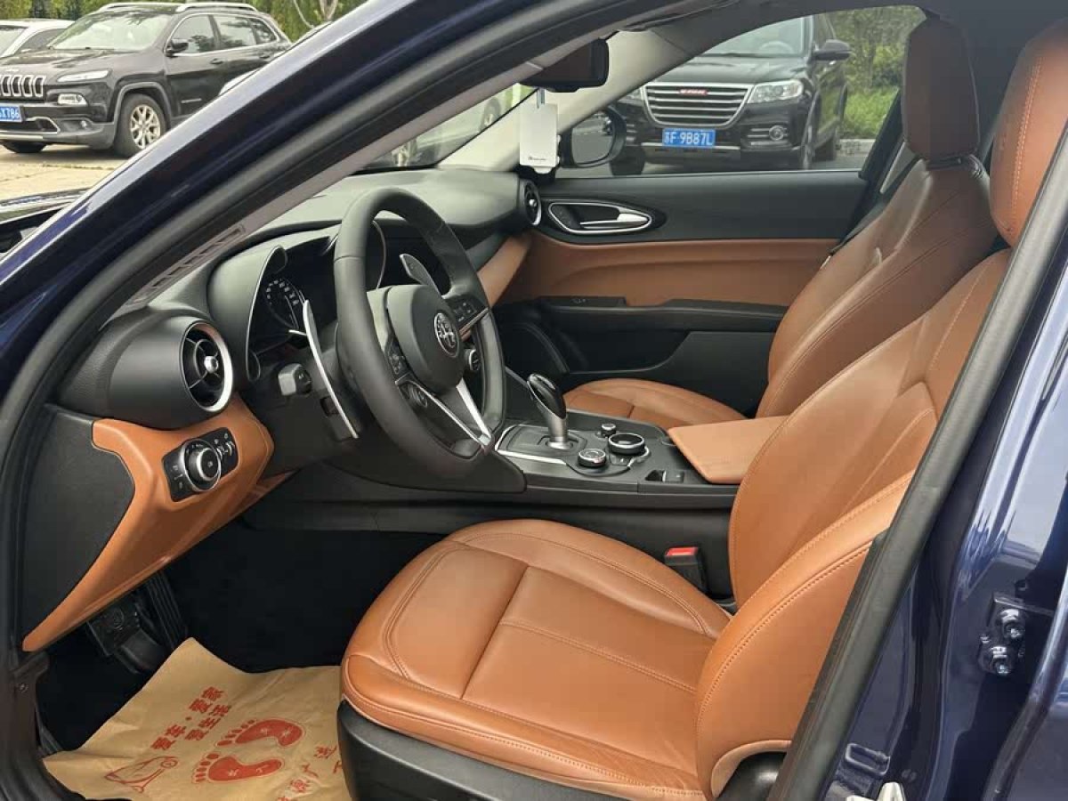 阿爾法·羅密歐 Giulia  2017款 2.0T 280HP 豪華版圖片