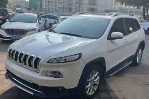 自由光 Jeep 2.0L 優(yōu)越版