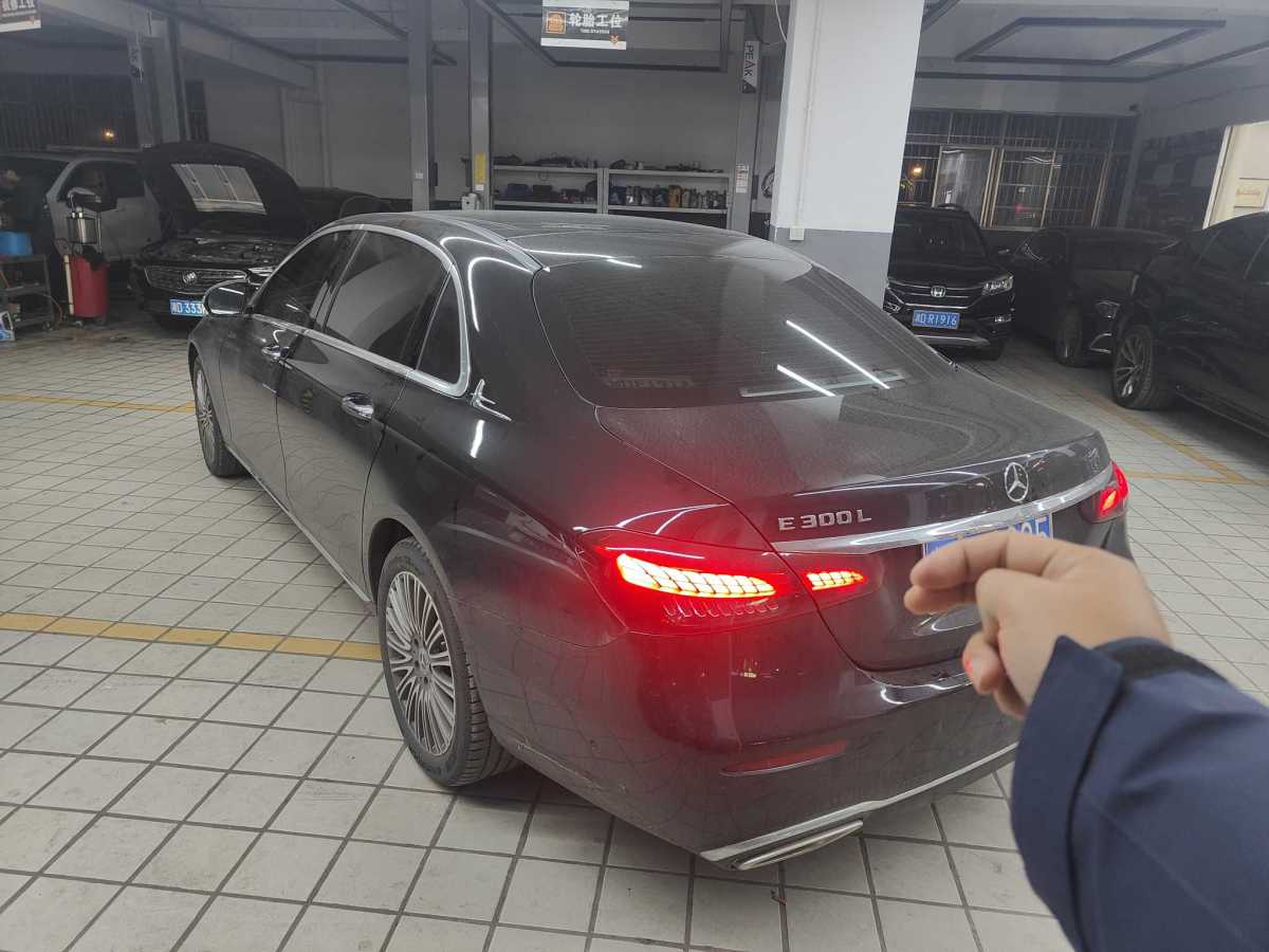 奔馳 奔馳E級(jí)  2022款 改款 E 300 L 豪華型圖片