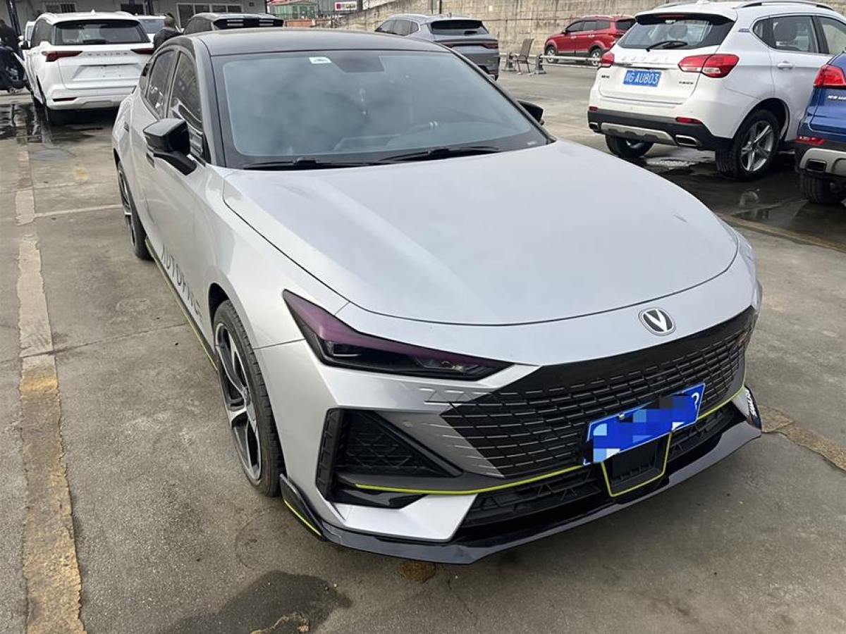 長(zhǎng)安 長(zhǎng)安UNI-V  2022款 1.5T 尊貴型圖片