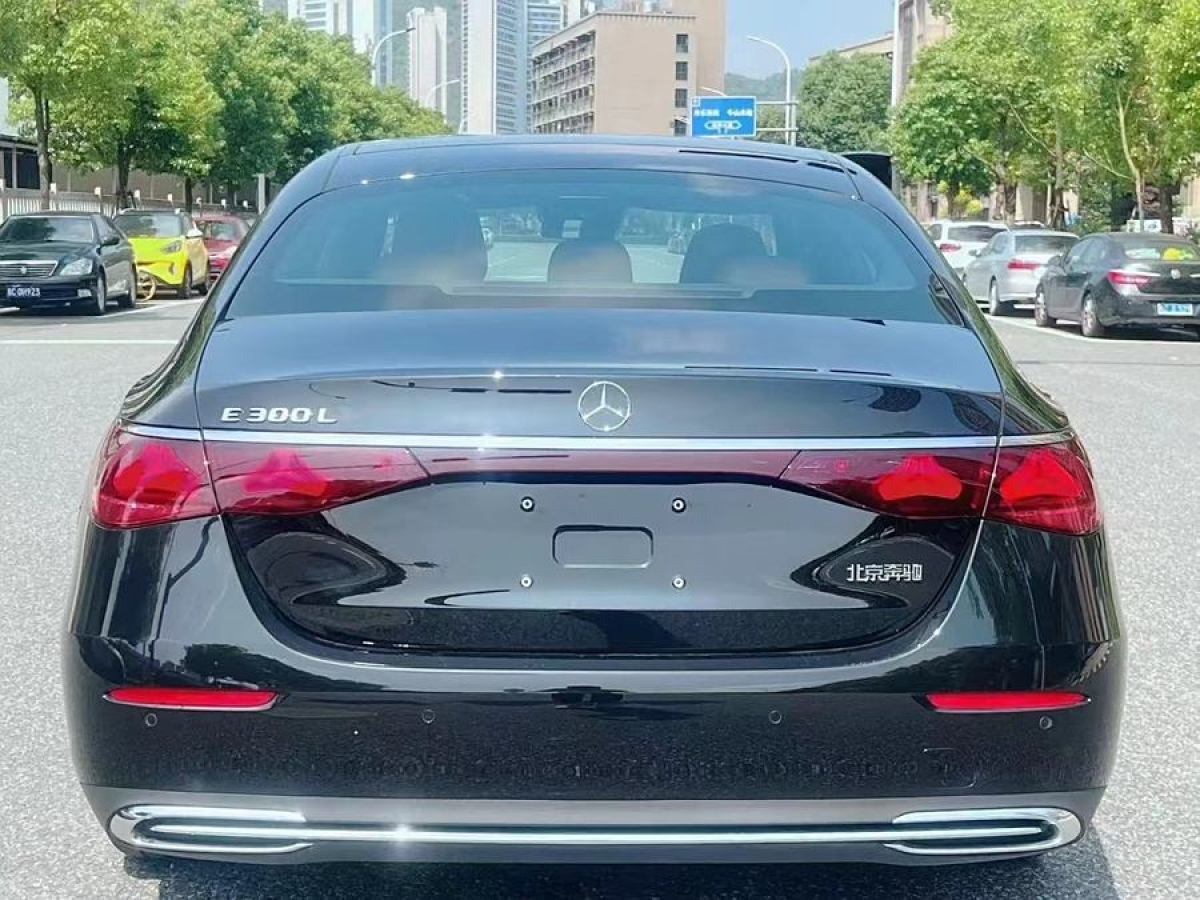 奔馳 奔馳E級(jí)  2024款 E 300 L 豪華型圖片