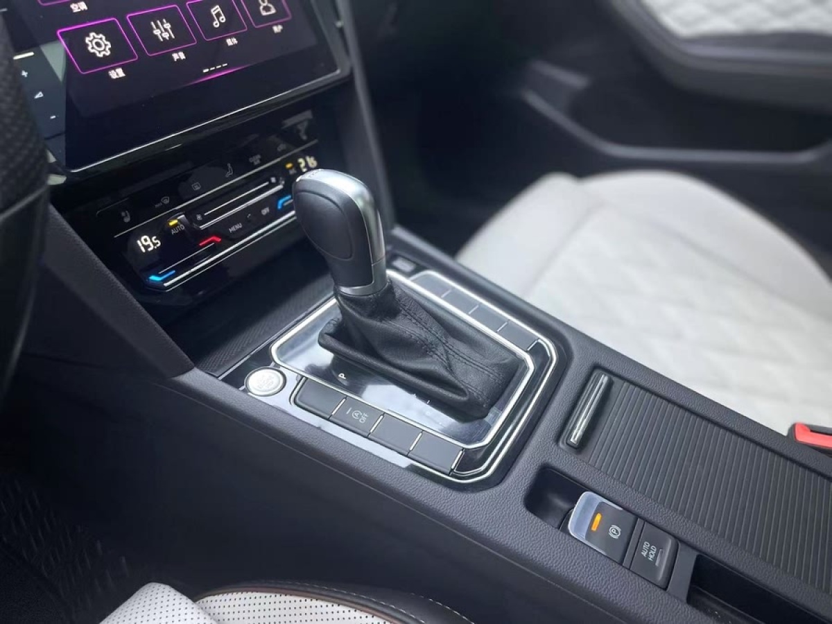 大眾 邁騰  2023款 200萬(wàn)輛紀(jì)念版 330TSI DSG豪華型圖片