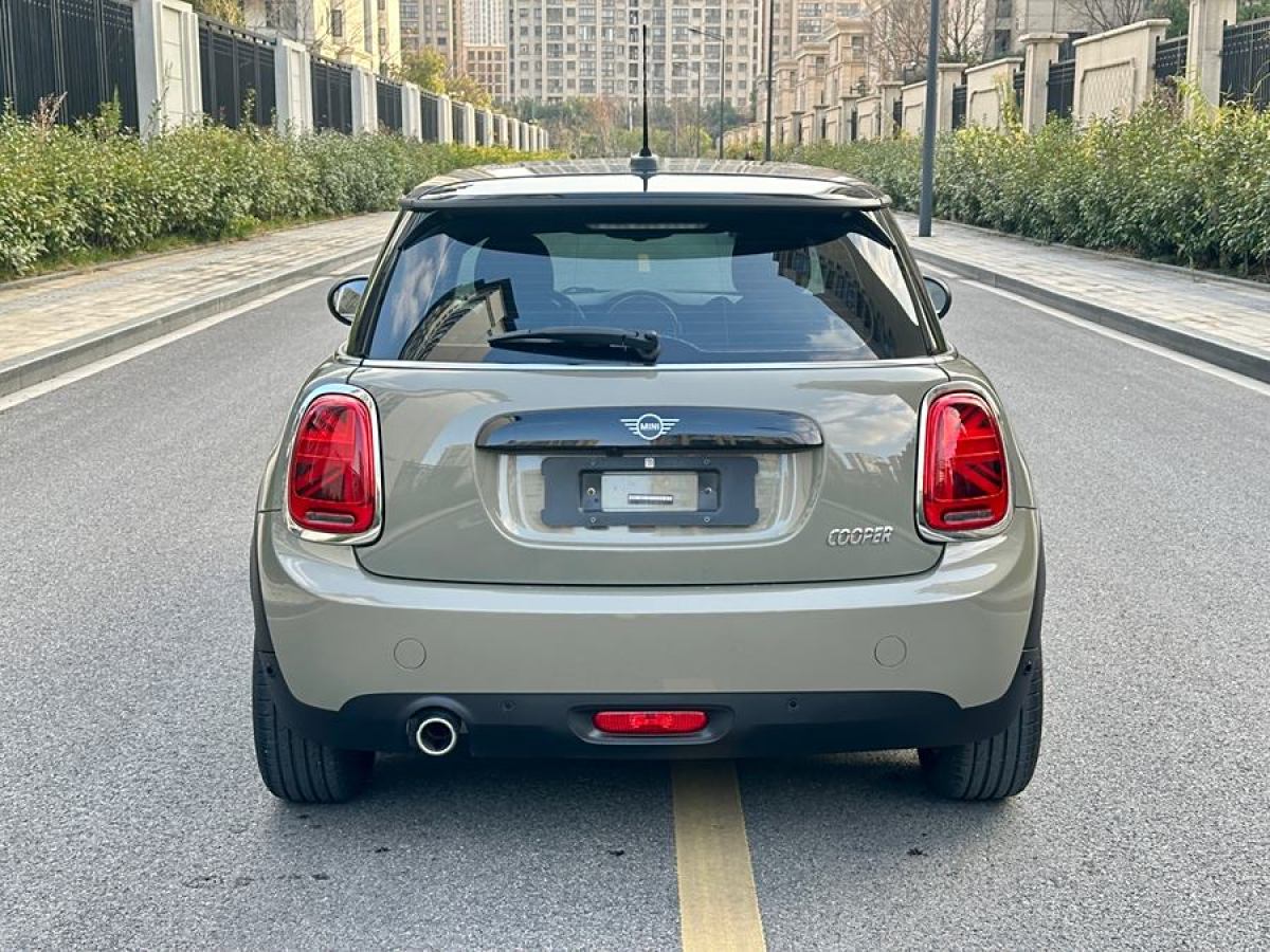 MINI MINI  2020款 1.5T COOPER 經(jīng)典派 三門絕色版圖片