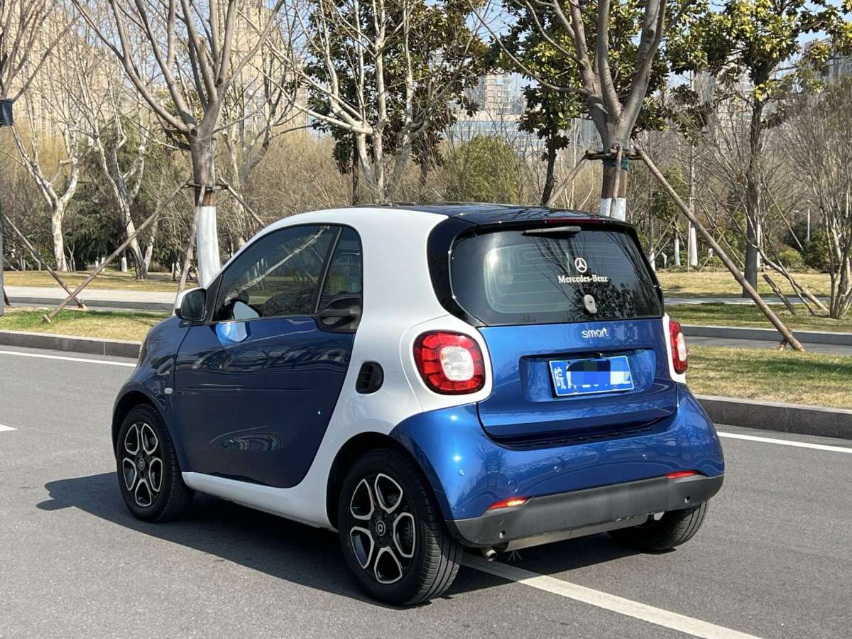 2017年09月smart fortwo  2017款 1.0L 52千瓦硬頂摯愛特別版