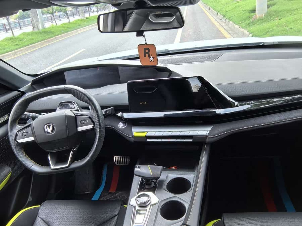 長(zhǎng)安 長(zhǎng)安UNI-V  2022款 2.0T 領(lǐng)速版圖片