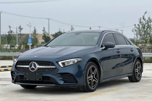 奔馳A級(jí) 奔馳 A 200 L 運(yùn)動(dòng)轎車先行特別版