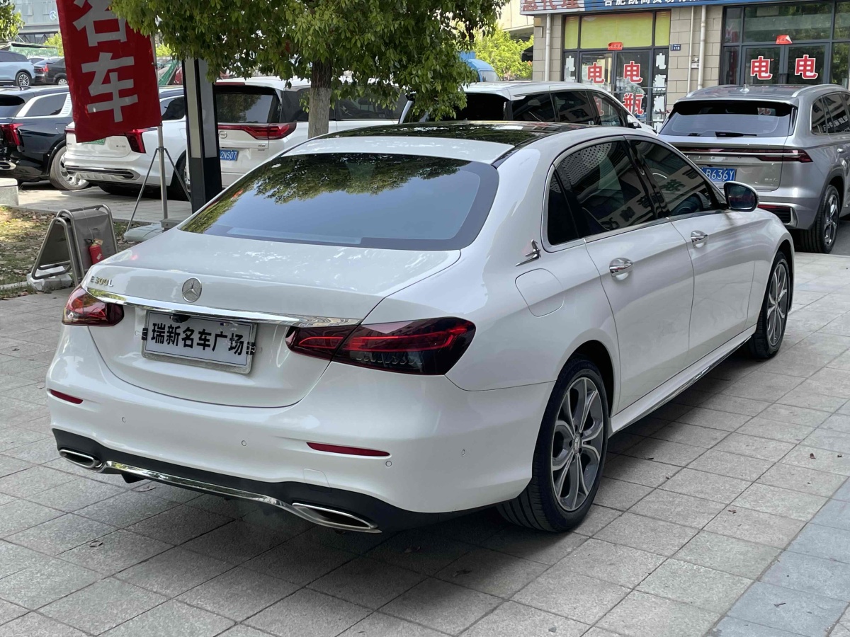 奔馳 奔馳E級(jí)  2021款 改款 E 300 L 運(yùn)動(dòng)時(shí)尚型圖片