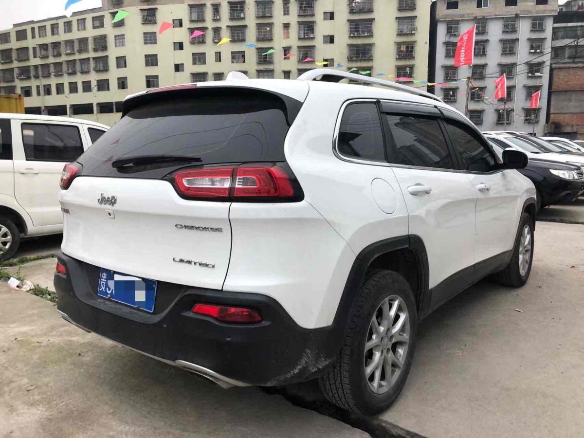 Jeep 自由光  2017款 2.4L 領(lǐng)先智能版圖片