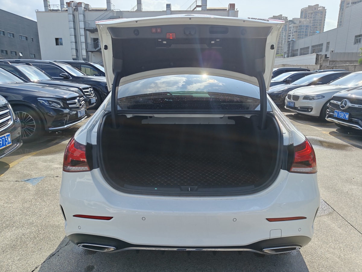 奔馳 奔馳A級(jí)  2019款  改款 A 200 L 運(yùn)動(dòng)轎車圖片