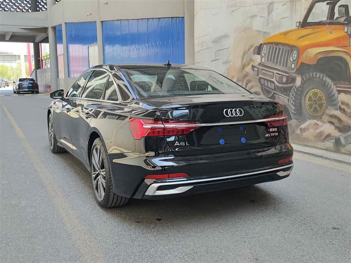 奧迪 奧迪A6L  2025款 改款 45 TFSI 臻選動感型圖片