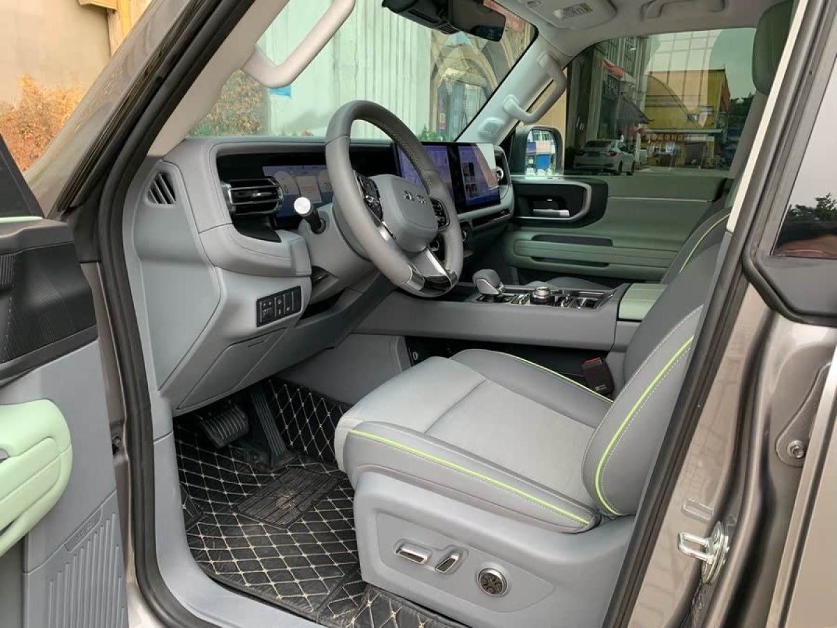 北京 BJ40  2024款 2.0D 全新刀鋒英雄穿越者圖片
