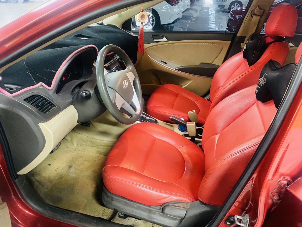 2012年1月现代 瑞纳  2010款 三厢 1.4L 自动舒适型GS