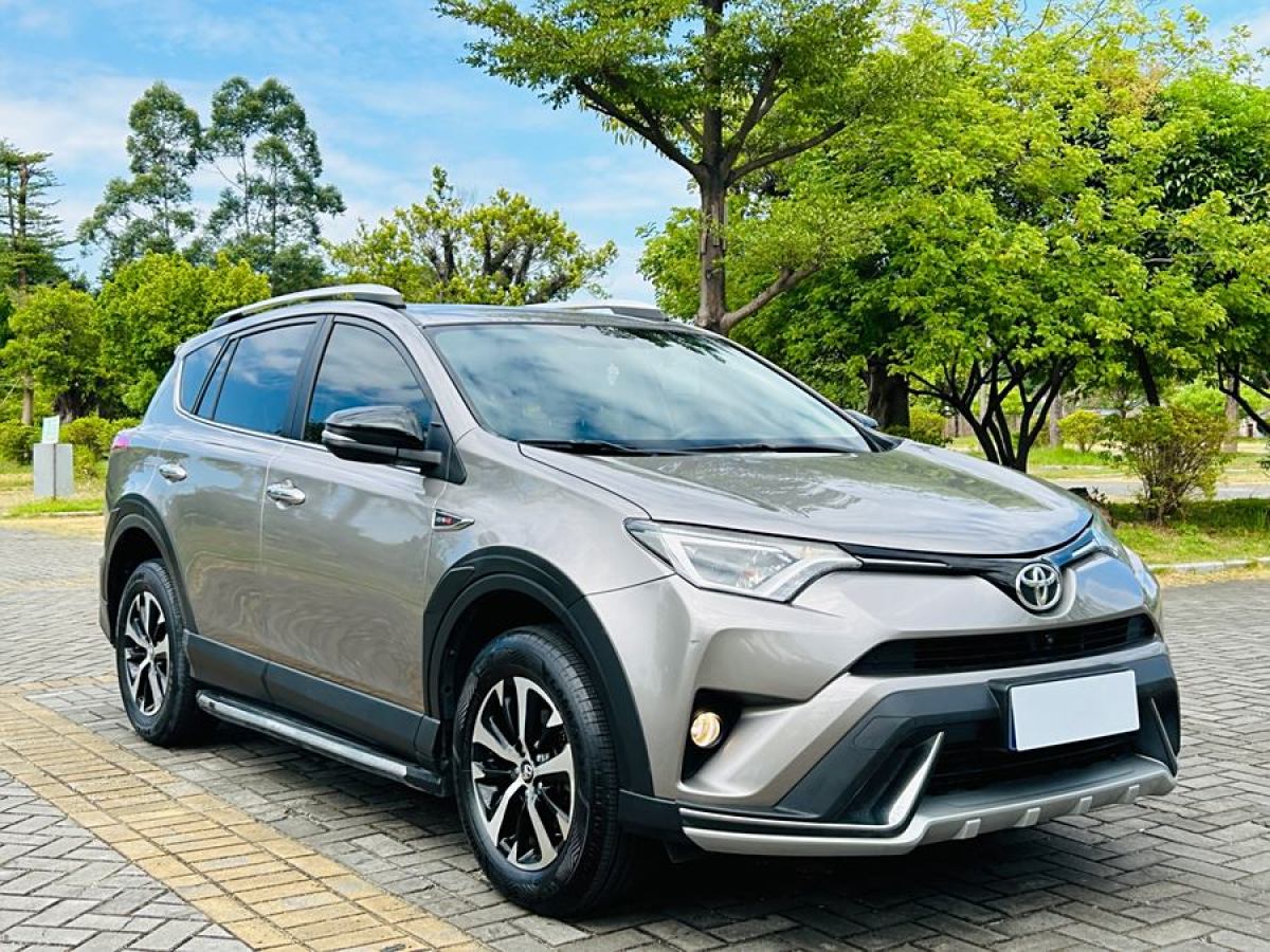 2018年5月豐田 RAV4榮放  2018款 2.0L CVT兩驅(qū)風(fēng)尚X版