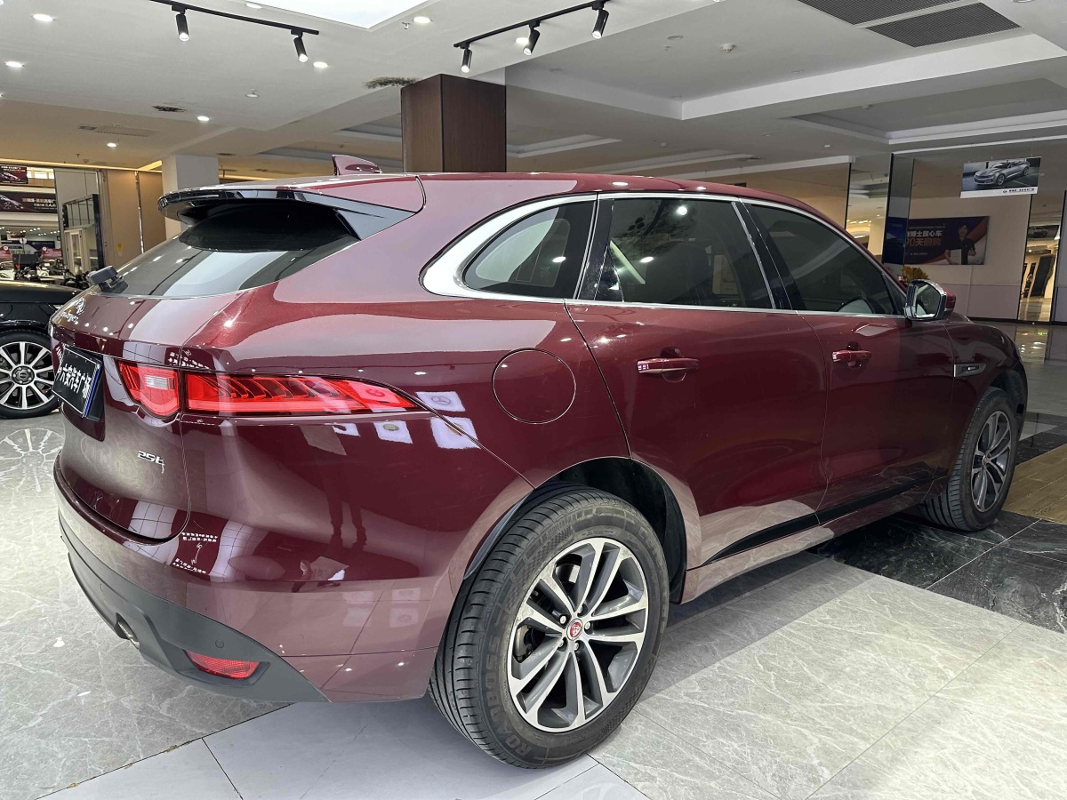 捷豹 F-PACE  2016款 2.0T 兩驅(qū)R-Sport運(yùn)動(dòng)版圖片