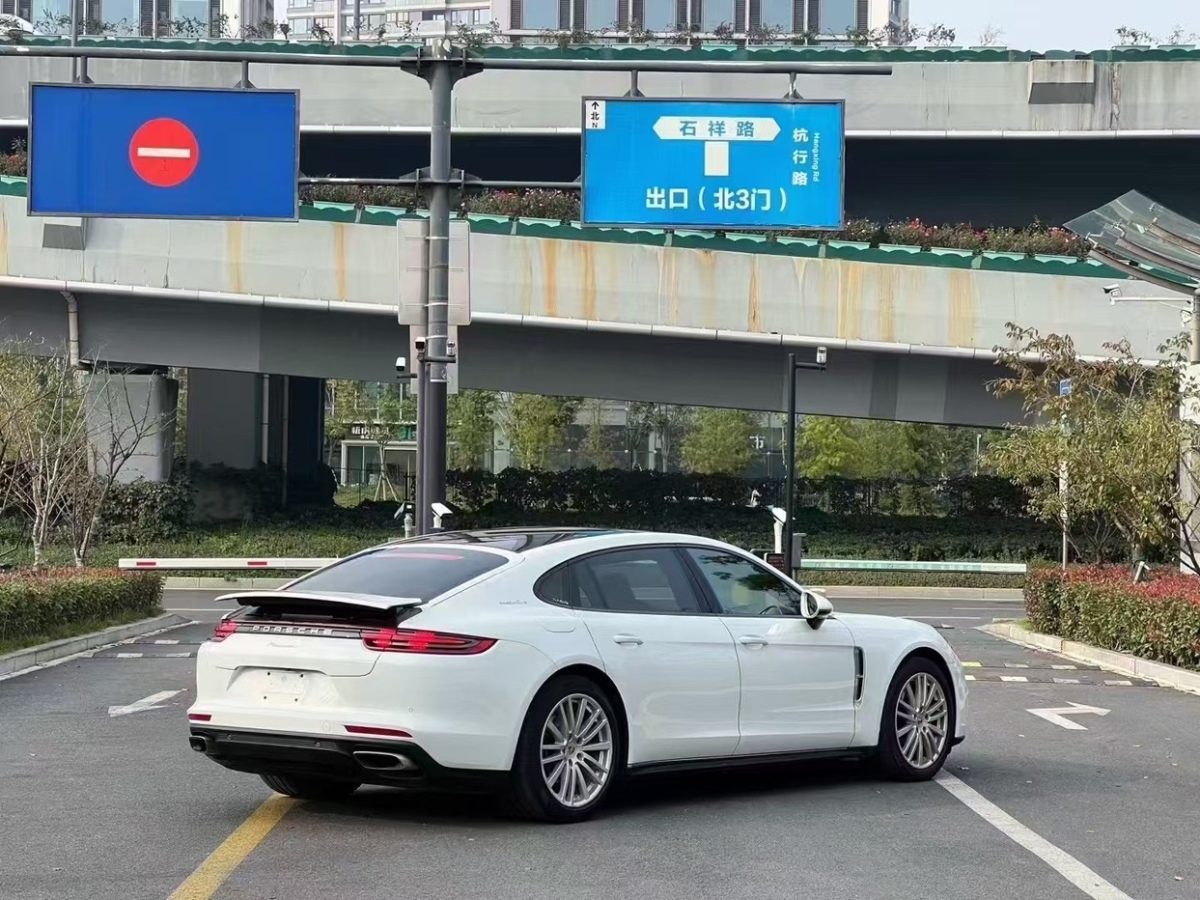 保時(shí)捷 Panamera  2017款 Panamera 4 行政加長(zhǎng)版 3.0T圖片