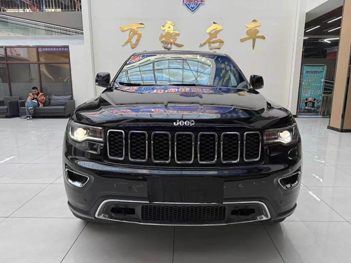 Jeep 大切諾基  2017款 3.0L 舒享導(dǎo)航版圖片