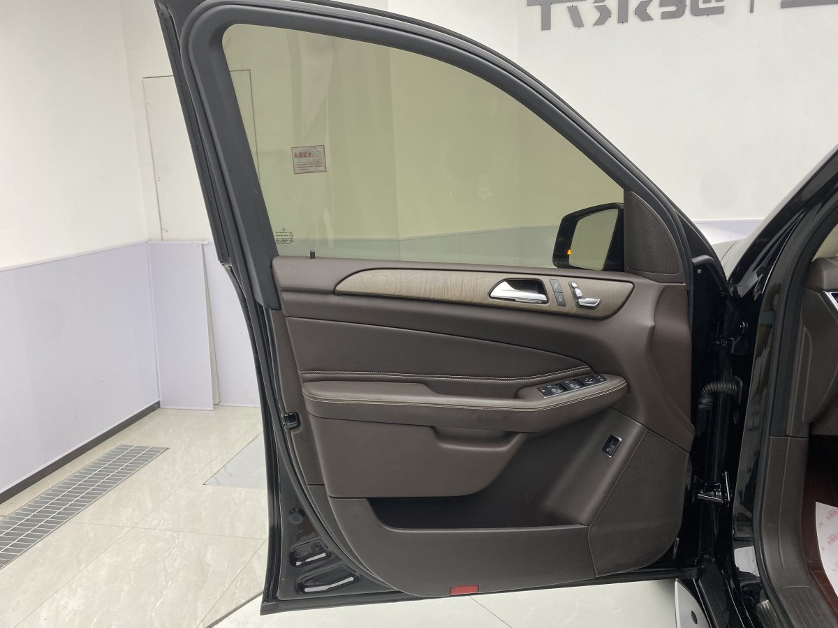 奔馳 奔馳GLE  2018款 GLE 320 4MATIC 動感型臻藏版圖片